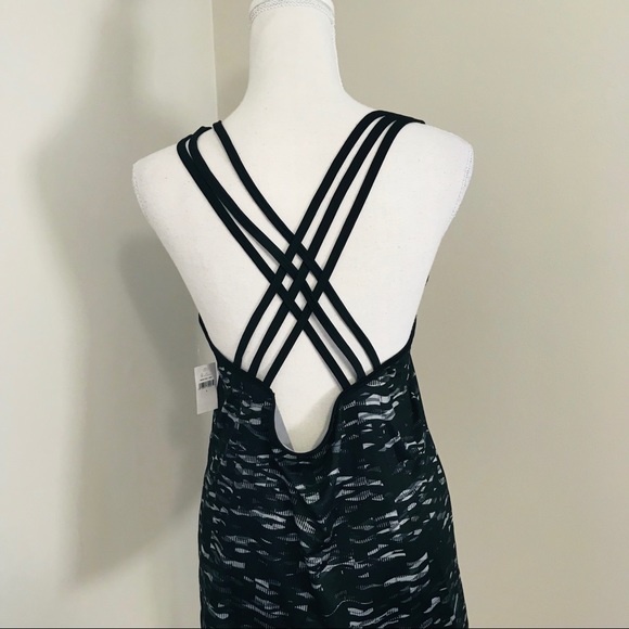 NEW Gap workout tank - Picture 4 of 7